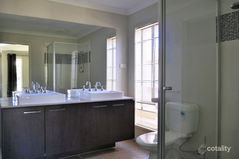 Property photo of 12 Citronelle Circuit Brookfield VIC 3338