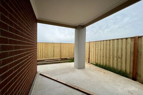 Property photo of 10 Mewat Circuit Thornhill Park VIC 3335