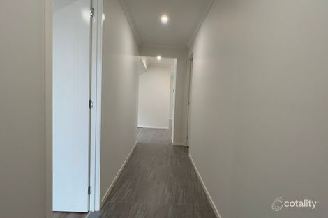 Property photo of 10 Mewat Circuit Thornhill Park VIC 3335