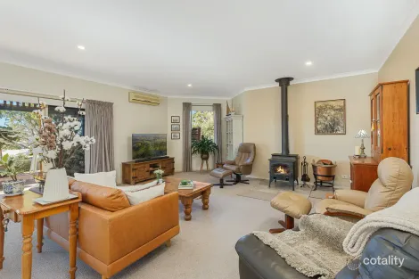 Property photo of 9 Bridle Place Bega NSW 2550