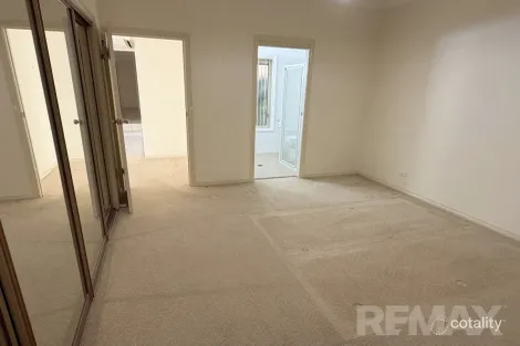 Property photo of 2 Glenvale Place Bourkelands NSW 2650