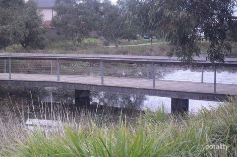 Property photo of 8 Toolondo Close Caroline Springs VIC 3023