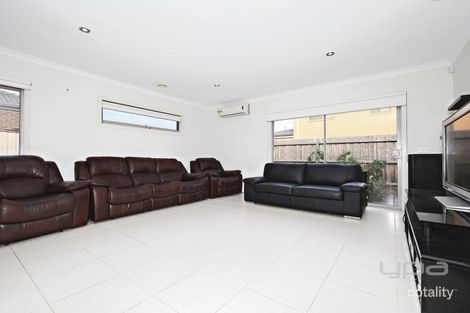 Property photo of 10 Pinnacle Way Plumpton VIC 3335