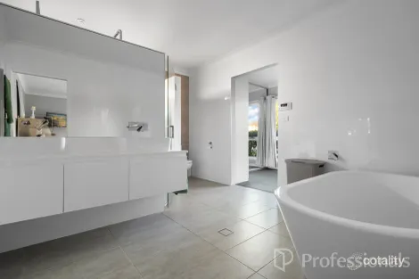 Property photo of 7 Gibsone Drive Kelso NSW 2795