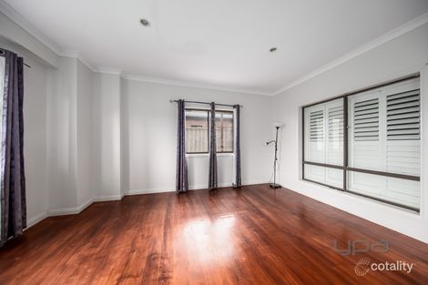 Property photo of 10 Ridgegreen View Caroline Springs VIC 3023