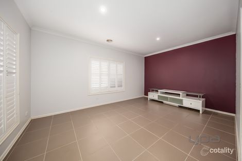 Property photo of 10 Ridgegreen View Caroline Springs VIC 3023