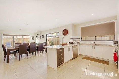 Property photo of 11 Chelsworth Place Caroline Springs VIC 3023