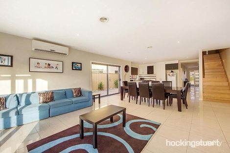 Property photo of 11 Chelsworth Place Caroline Springs VIC 3023