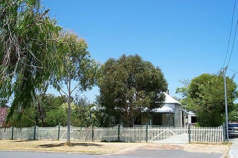 4 Cleopatra St, Palmyra, WA 6157