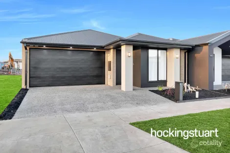 Property photo of 15 Agate Way Mickleham VIC 3064