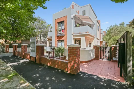 10/5 Dickens St, Elwood, VIC 3184