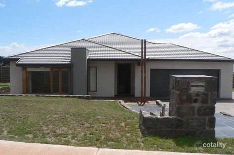 36 Shaw Dr, Romsey, VIC 3434