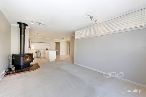 Property photo of 4 Madeira Court Roxburgh Park VIC 3064