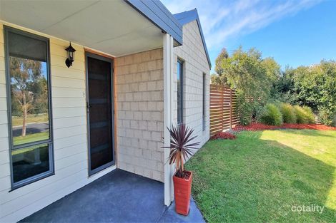 Property photo of 2 Everitt Close Lang Lang VIC 3984