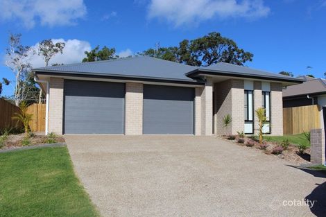 2/102 Bradman Way, Urangan, QLD 4655