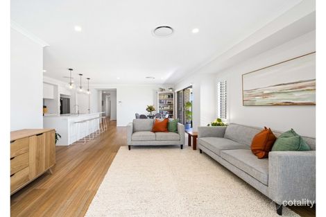 Property photo of 6 Mackellar Way Thrumster NSW 2444