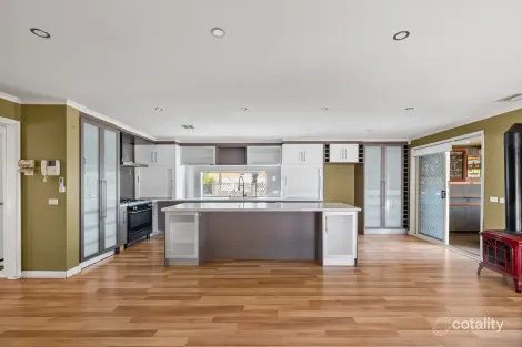 Property photo of 2 Halstead Court Hillside VIC 3037