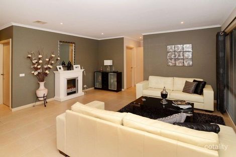 Property photo of 5 Sienna Court Roxburgh Park VIC 3064