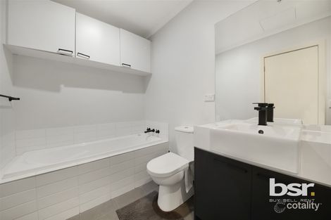 Property photo of 2/76 The Esplanade Caroline Springs VIC 3023