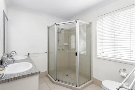 Property photo of 4 Lillypilly Court Helensvale QLD 4212