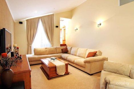 18 Greenbank Dr, Mooroolbark, VIC 3138