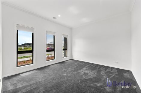 Property photo of 8 Gabbro Way Wollert VIC 3750