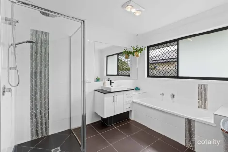 Property photo of 24 Kingfisher Drive Oakhurst QLD 4650