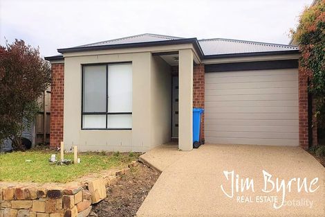 Property photo of 16 Anvil Way Clyde North VIC 3978