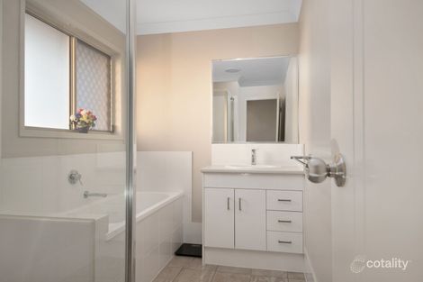 Property photo of 16 Bronco Crescent Gracemere QLD 4702