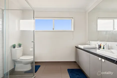 Property photo of 24 Hammersmith Circuit Traralgon VIC 3844