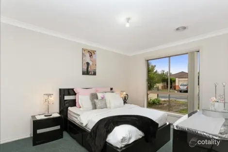 Property photo of 30 Emerald Circuit Craigieburn VIC 3064