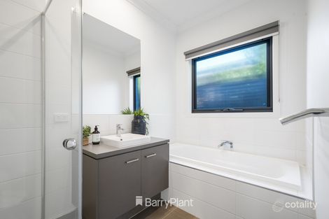 Property photo of 2/14 Roslyn Road Belmont VIC 3216