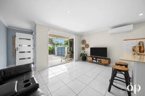 1/9 Coral Ave, Labrador, QLD 4215