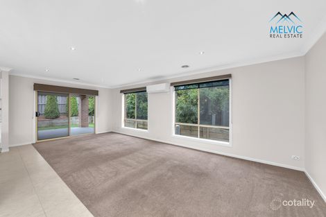 Property photo of 5 Greenview Court Cranbourne North VIC 3977
