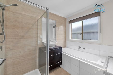 Property photo of 5 Greenview Court Cranbourne North VIC 3977