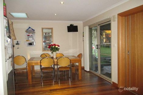 Property photo of 4 Newmill Close Endeavour Hills VIC 3802