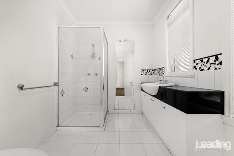 Property photo of 2 Lauriston Walk North Sunbury VIC 3429