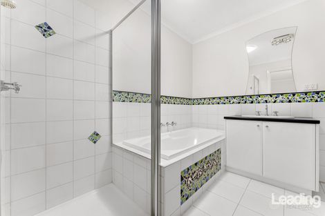 Property photo of 2 Lauriston Walk North Sunbury VIC 3429
