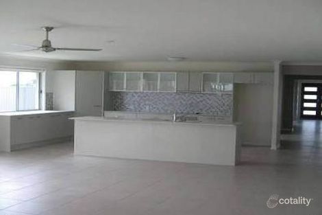 Property photo of 58 Southaven Drive Helensvale QLD 4212