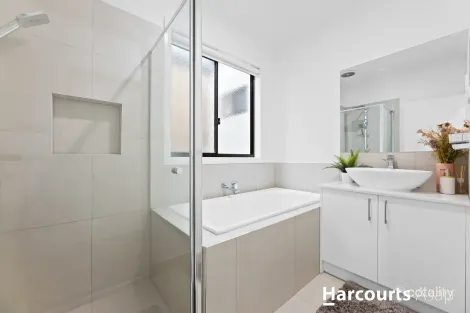 Property photo of 59 Positano Circuit Berwick VIC 3806