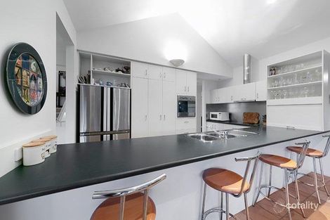 Property photo of 2 Chadston Close Kenmore Hills QLD 4069