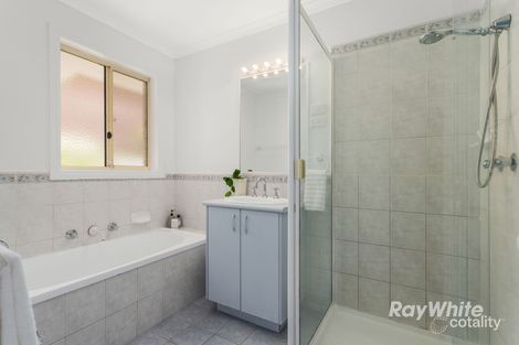 Property photo of 19 Federation Walk Hughesdale VIC 3166