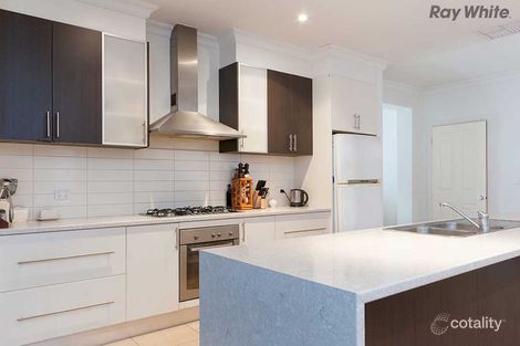 Property photo of 10 Finsbury Close Caroline Springs VIC 3023