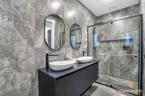 Property photo of 4 Baker Terrace Fraser Rise VIC 3336