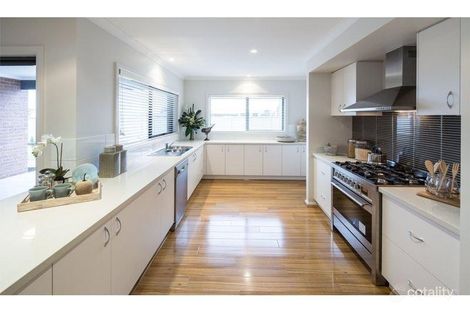 Property photo of 15 Wallaroo Square Werribee VIC 3030
