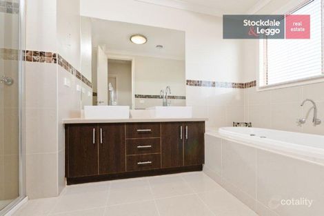 Property photo of 10 Beechville Place Craigieburn VIC 3064