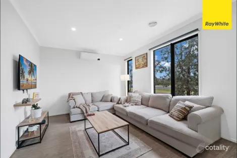 Property photo of 32 Waterbird Circuit Weir Views VIC 3338