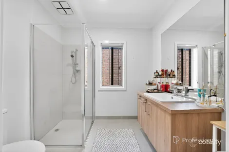Property photo of 138 Evesham Drive Point Cook VIC 3030