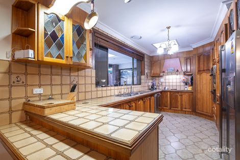 Property photo of 13 Windsor Drive Avondale Heights VIC 3034