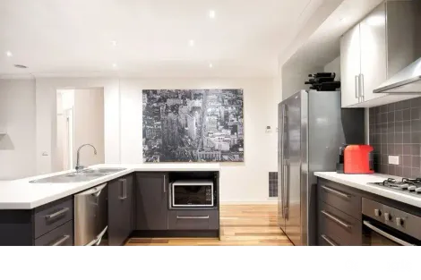 Property photo of 35 Thorngrove Avenue Craigieburn VIC 3064